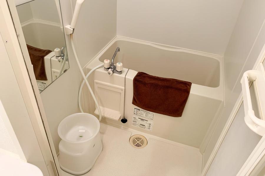 お風呂はコンパクトサイズながら、浴室乾燥機能つきの優れもの