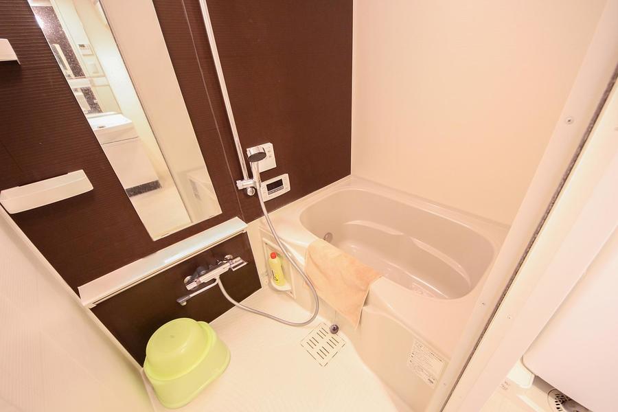 清潔感あるバスルームには追い焚き機能、浴室乾燥機能を完備