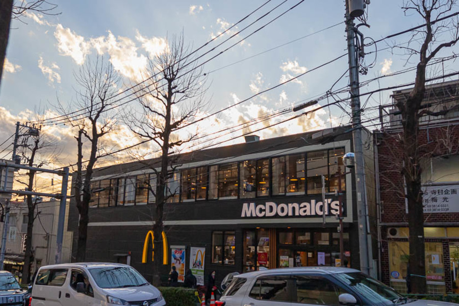 本駒込駅近辺にはマクドナルドや中華料理屋など、お食事できるポイントが豊富です。