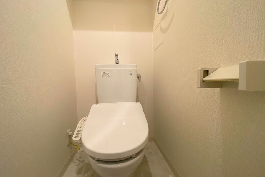 清潔感のあるシンプルなトイレ