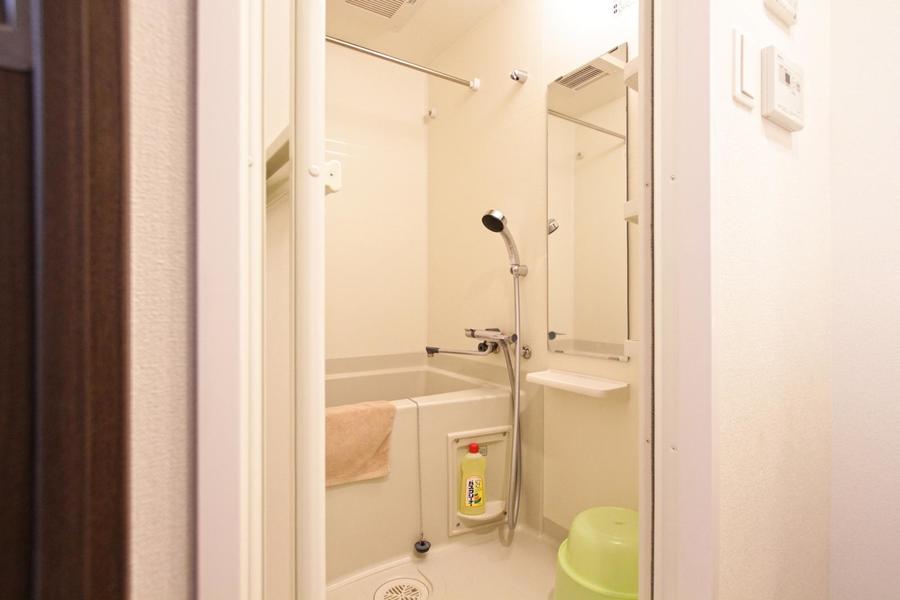 清潔感のあるバスルーム。嬉しい浴室乾燥機能を搭載