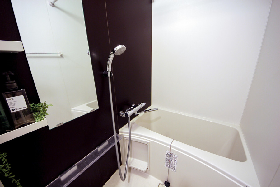 清潔感あふれるバスルームには浴室乾燥機能を搭載