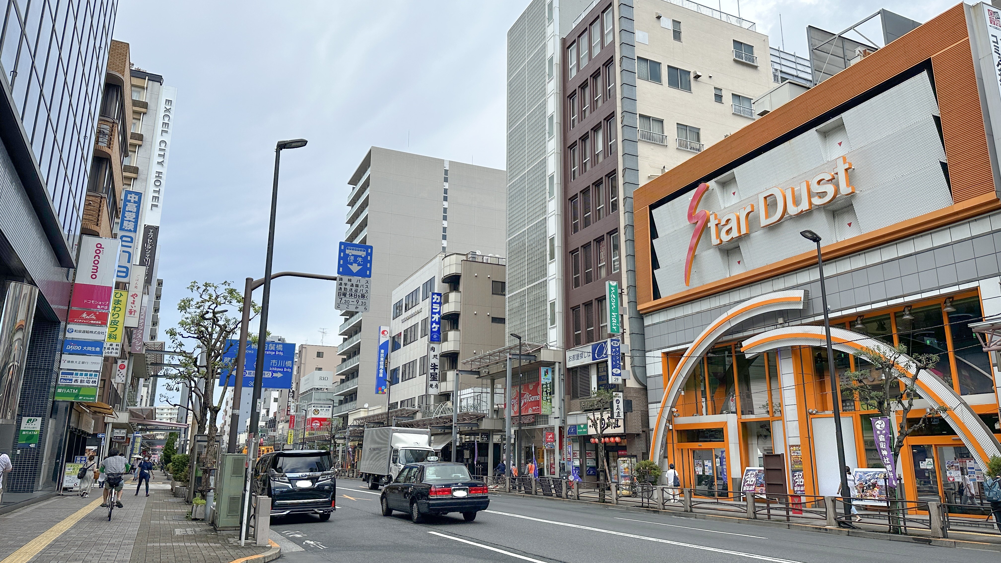 亀戸十三間通り商店街の様子