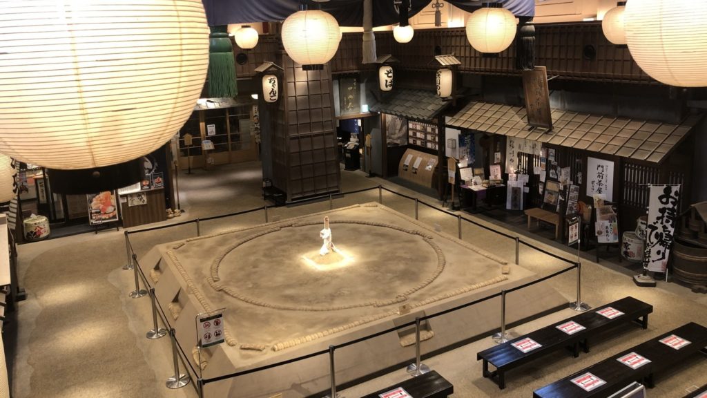 両国江戸noren内にある原寸大の土俵