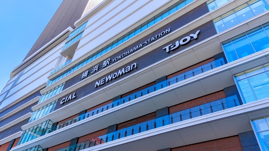 T-JOYと書かれた横浜駅の外壁