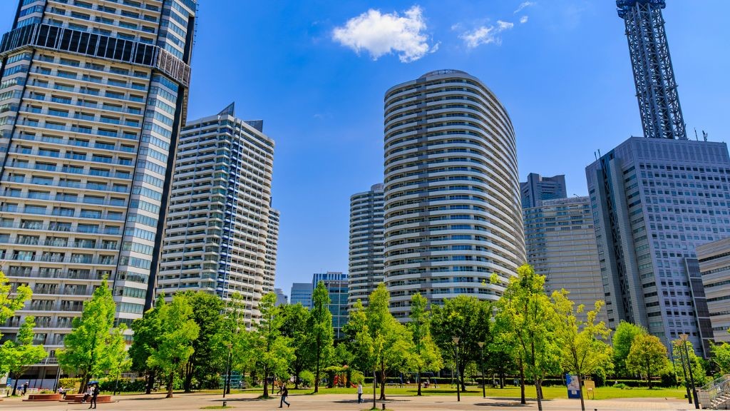 高島中央公園と周辺のビル