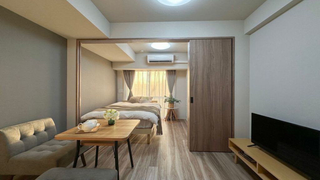 アットイン横浜２５-１のリビングとベッド