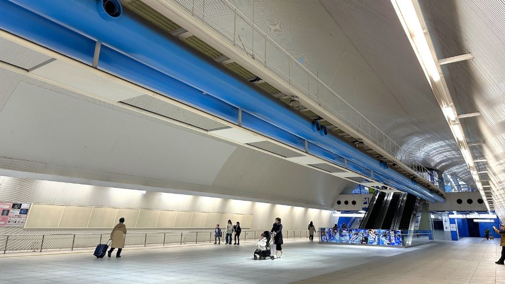 みなとみらい駅構内