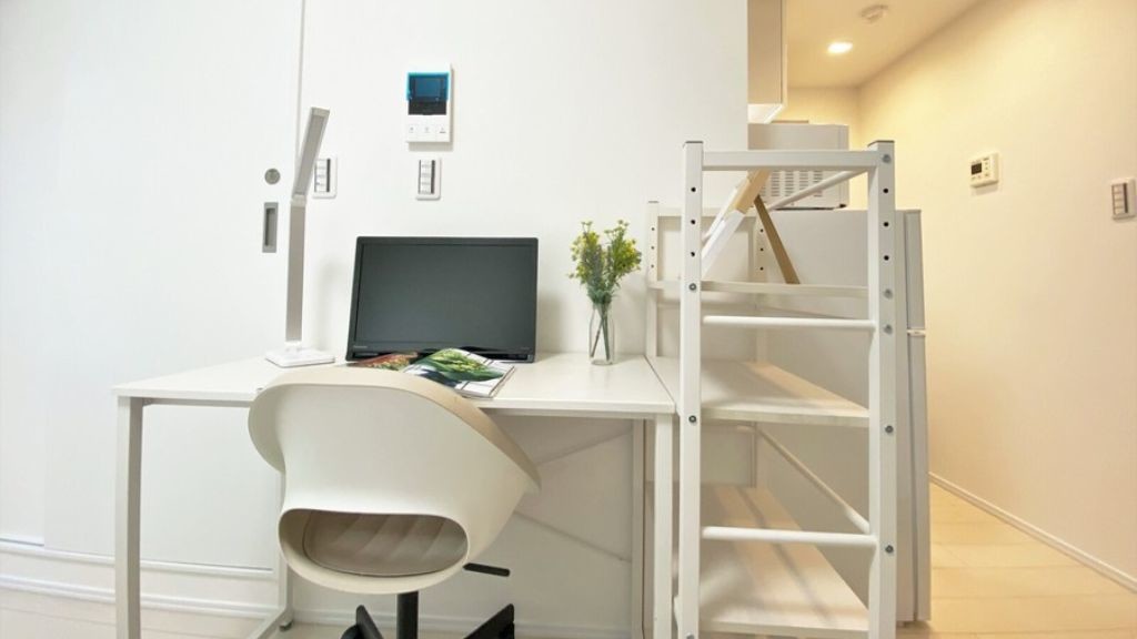 アットイン横浜桜木町１０ー２のデスク