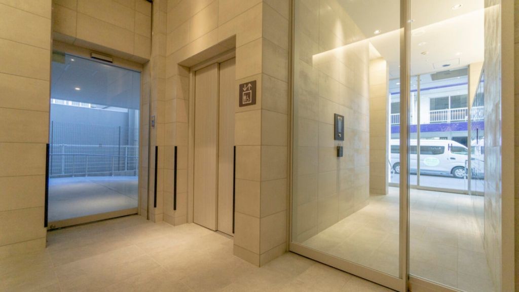 アットイン横浜２４のエントランス