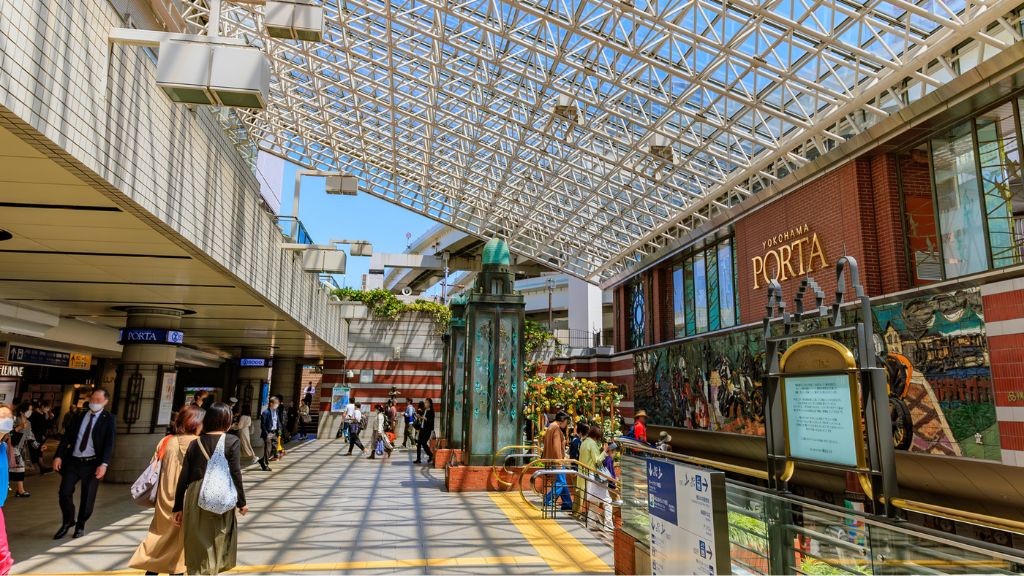 横浜駅東口からポルタ地下街へ