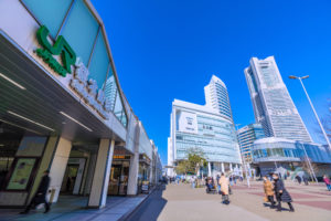 JR桜木町駅前