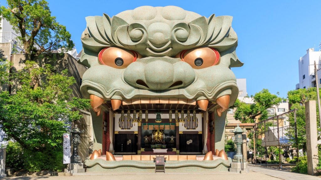 「難波八阪神社」の獅子殿、通称”やっさん”