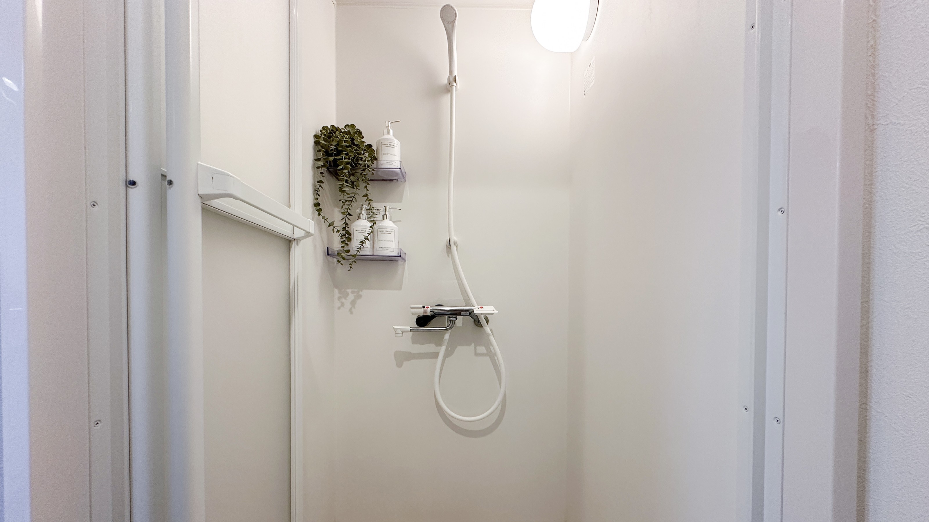 アットイン西日暮里2-2のシャワールーム