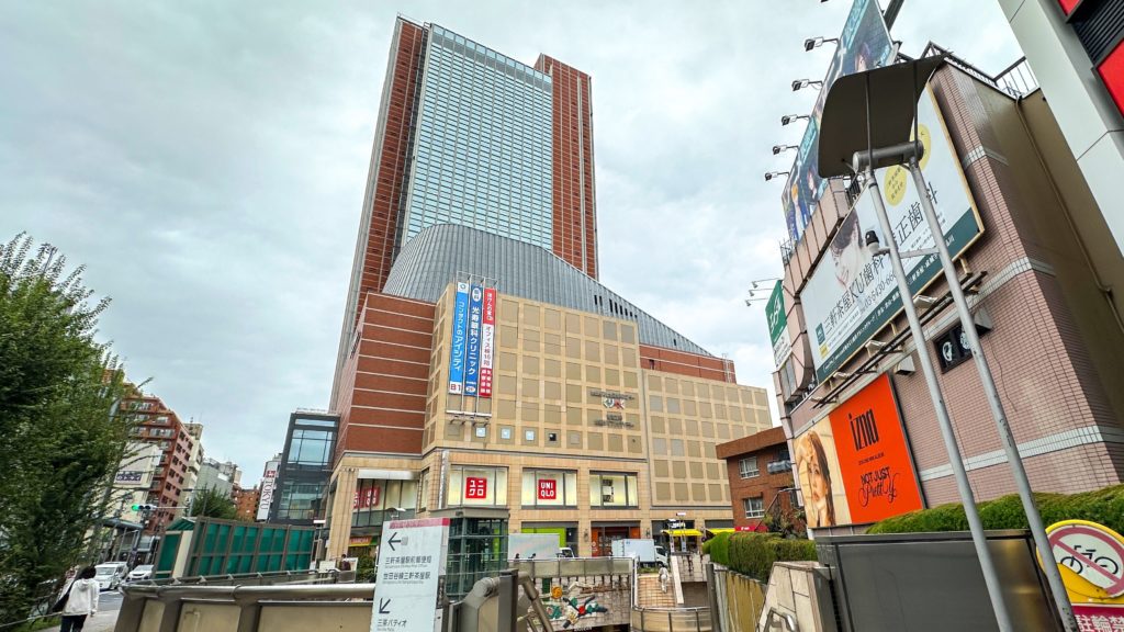 キャロットタワーの外観