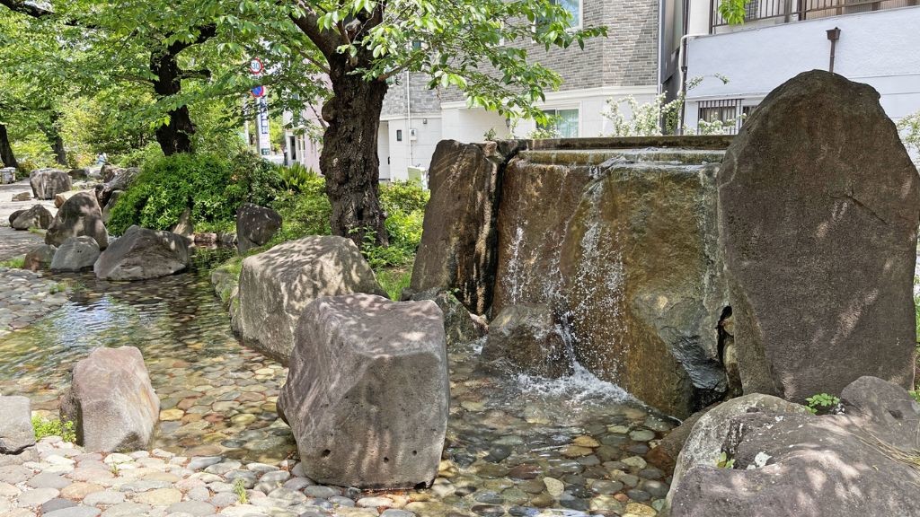 神田上水公園の小さな滝