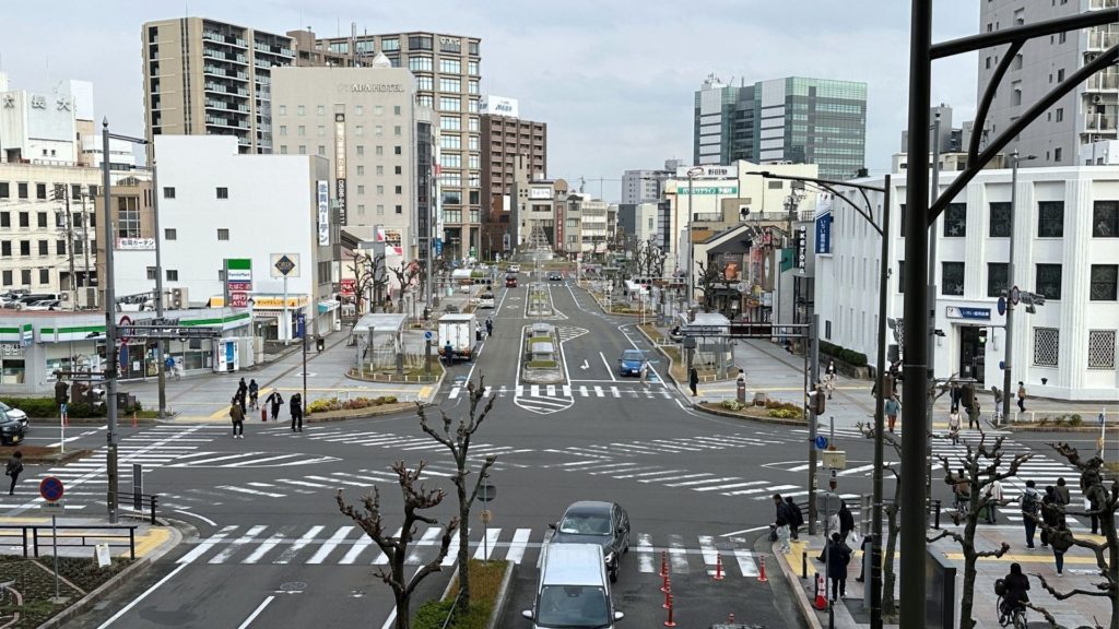 iビルから眺めた東口正面の様子