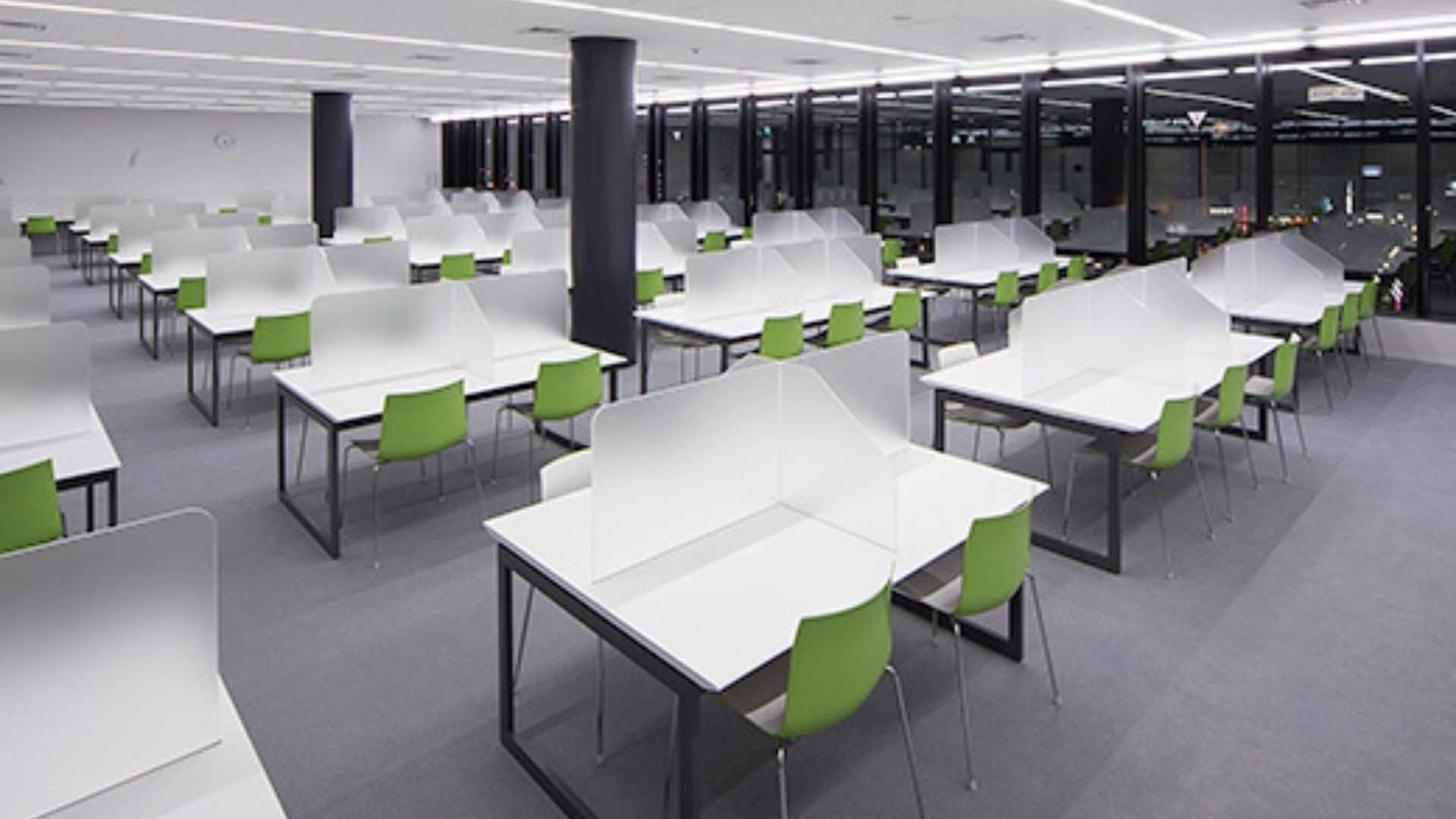 一宮市立図書館の学習室の様子