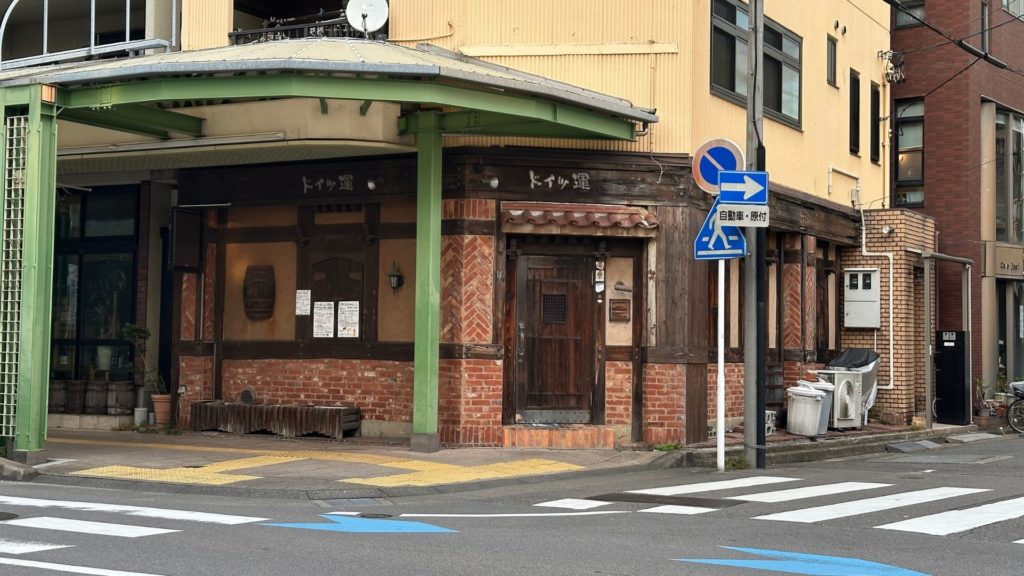 一宮駅東口の商店街のお店の写真