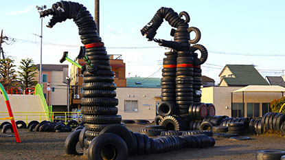 タイヤ公園　恐竜モニュメント