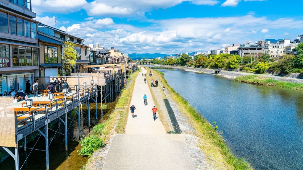 鴨川沿いの様子