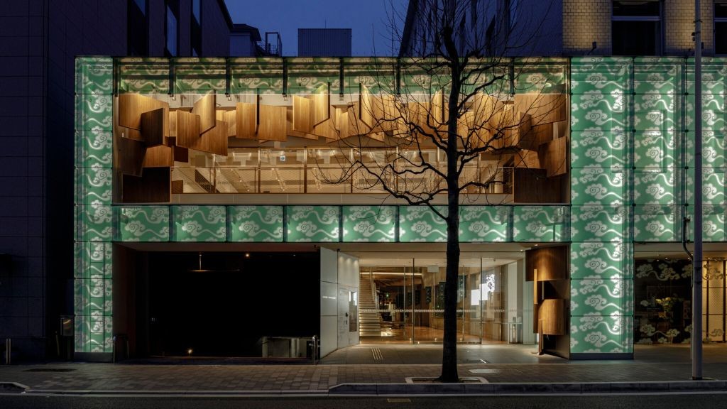 COCON KARASUMAの外観