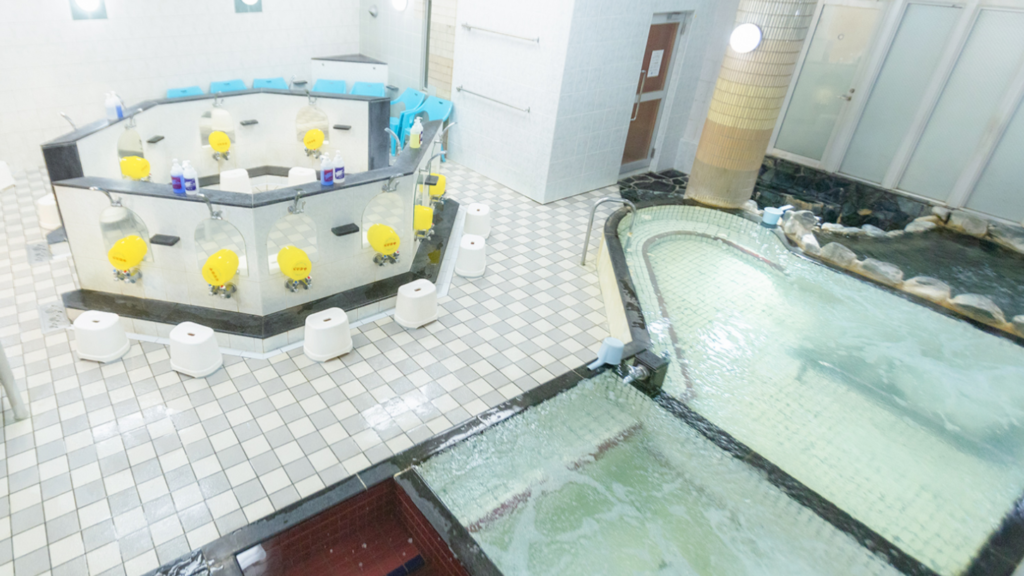 すえひろ湯の内観 八角形の洗い場