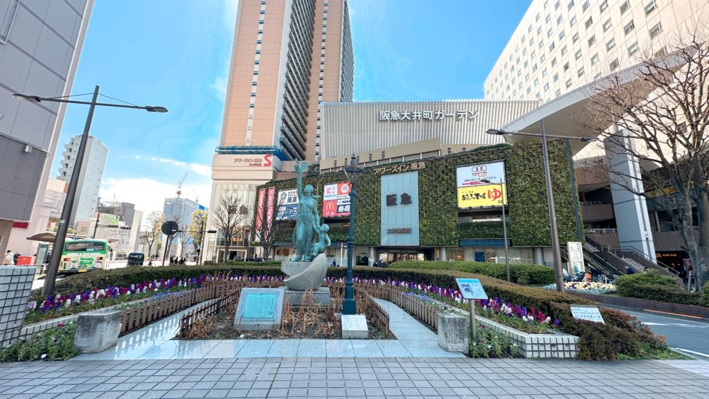 大井町駅中央改札口「平和の誓い像」