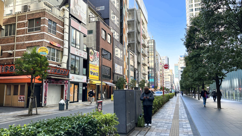 秋葉原UDX前の落ち着いた通り