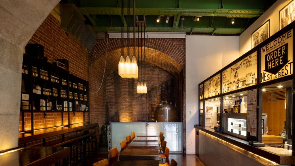 常陸野ブルーイング・ラボ マーチエキュート神田万世橋の店内