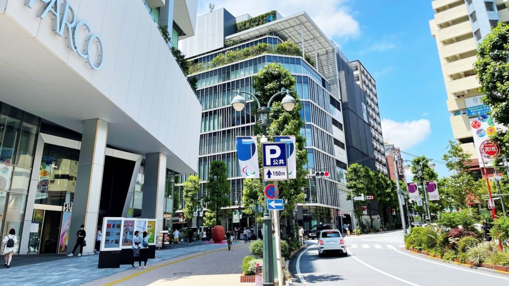 渋谷PARCO前のオルガン坂を見上げた様子
