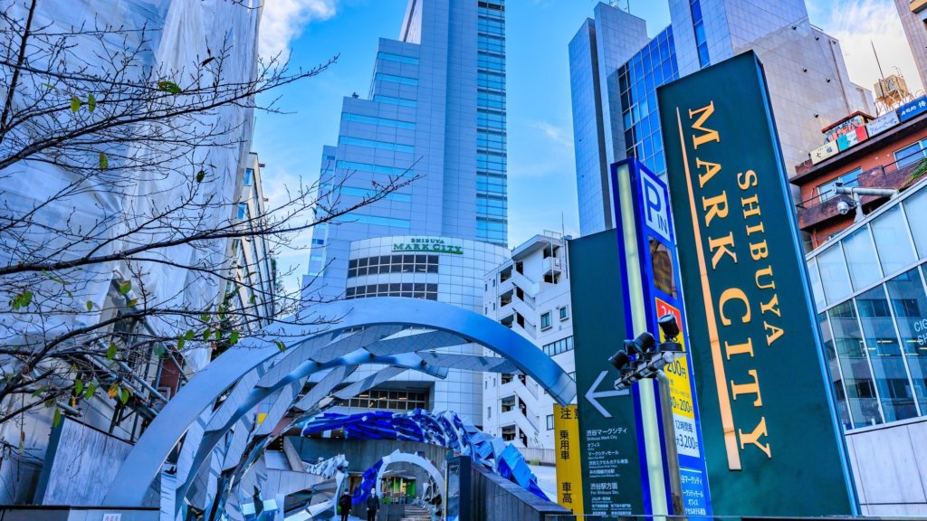 渋谷マークシティの外観と看板