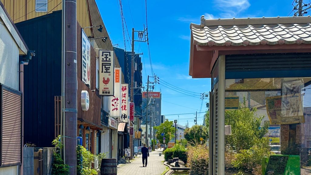 軒を連ねるレトロな居酒屋