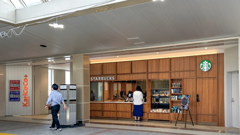 刈谷駅構内のスターバックス