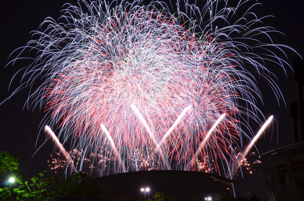 刈谷わんさか祭りで打ちあがる花火