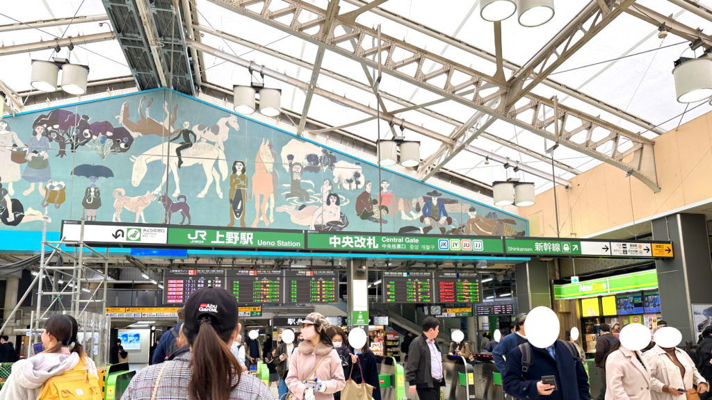 上野駅改札上にある動物たちの壁画